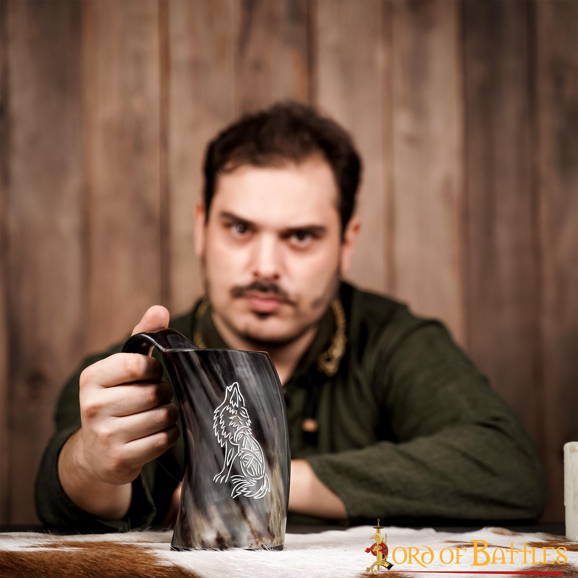 Imagen única de: Jarro Vikingo de Cuerno con Nudos de Lobo Celta (600ml)