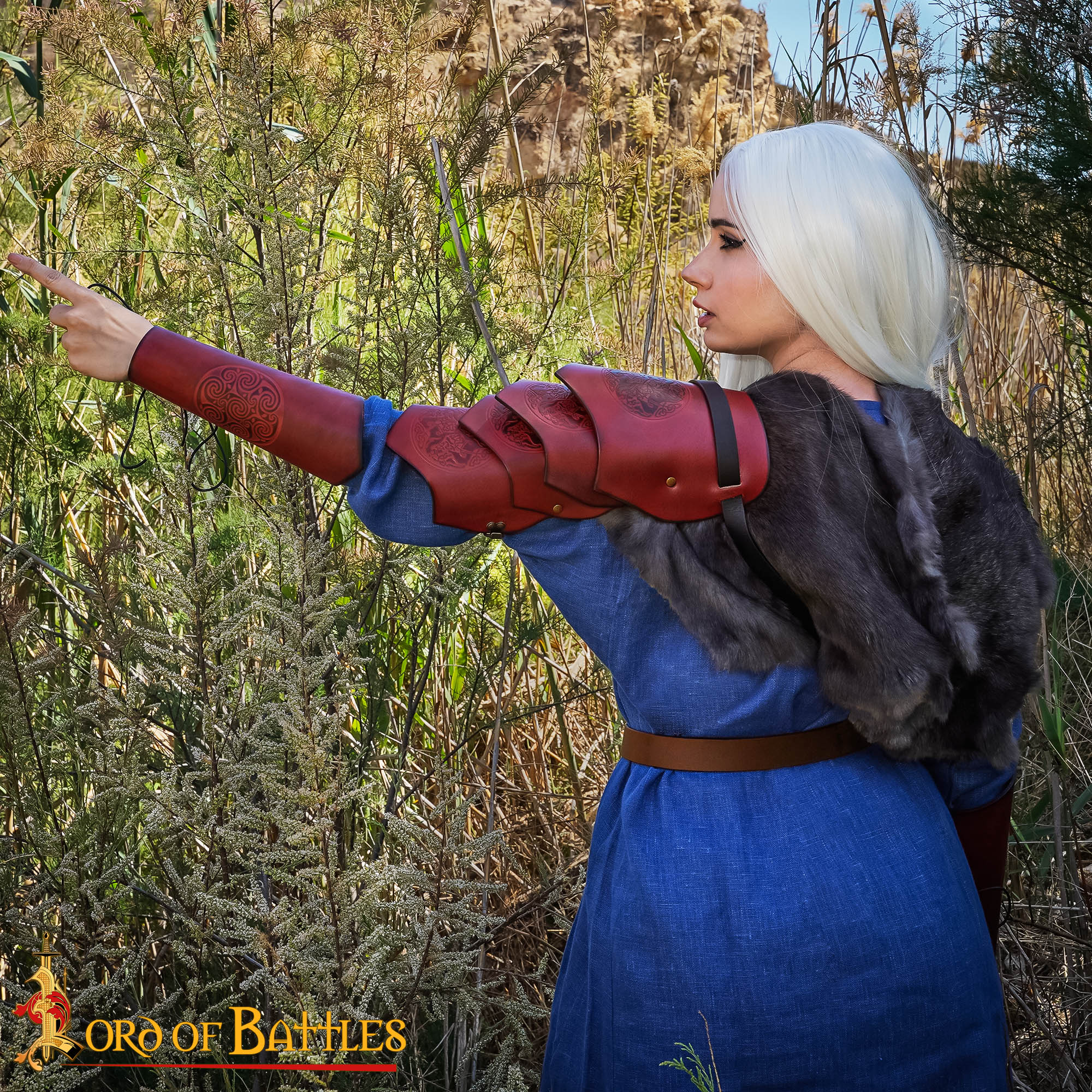 Hombrera de Cuero con Símbolo de Tres Caballos Celtas