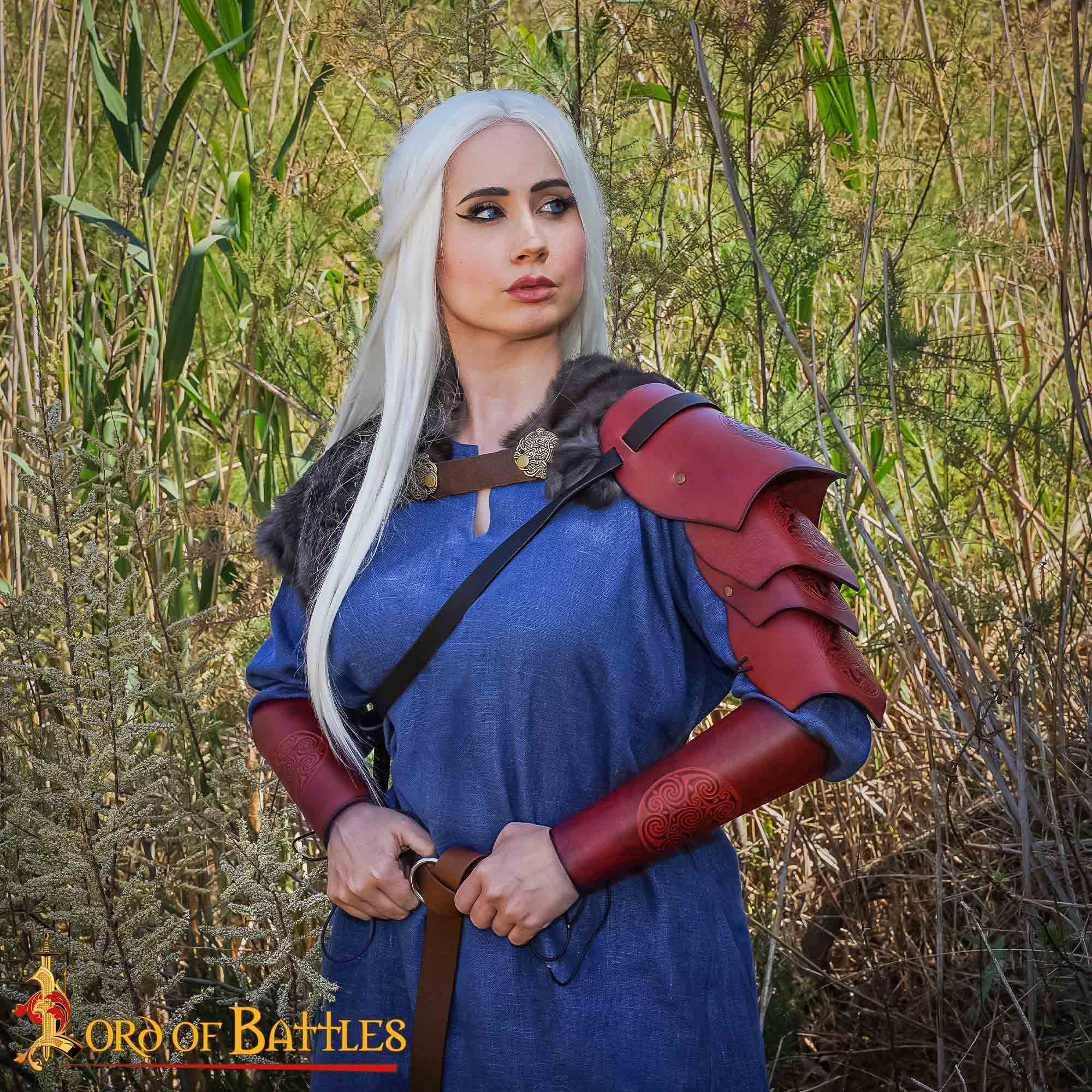 Hombrera de Cuero con Símbolo de Tres Caballos Celtas