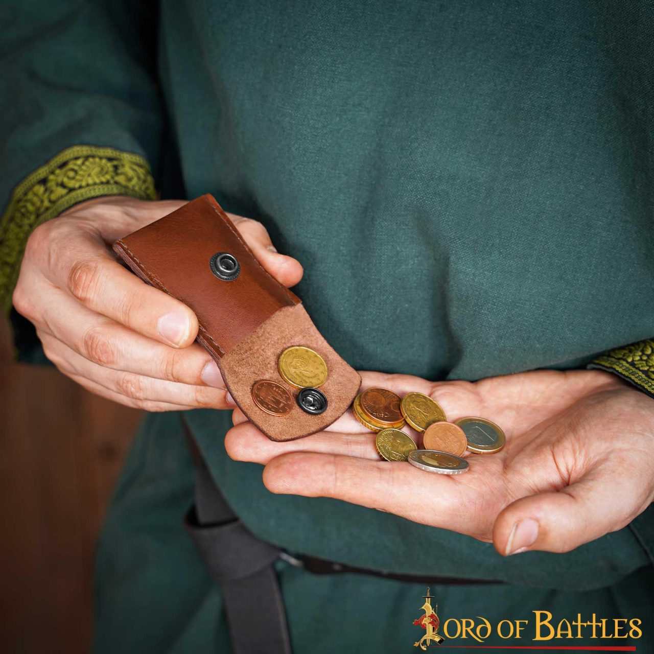 Imagen única de: Monedero Artesanal de Piel Auténtica Marrón - Cierre a Presión de Estilo Medieval