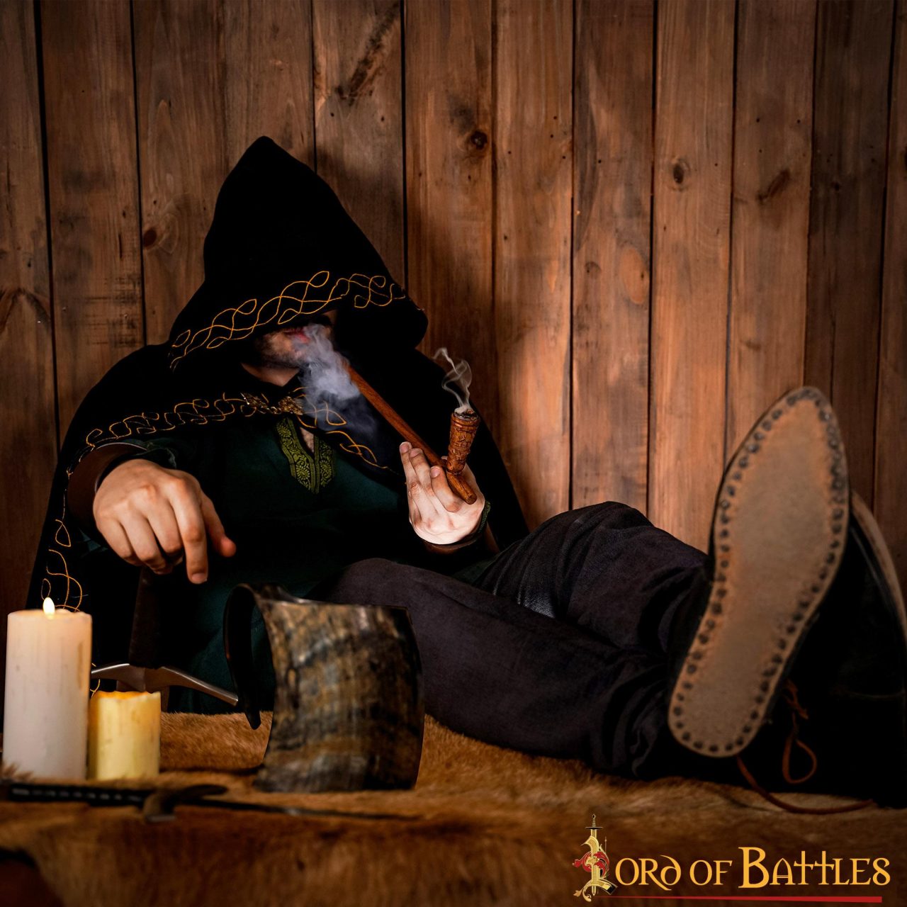 Imagen única de: Pipa Artesanal de Madera de Acacia con Incrustaciones de Estilo Medieval