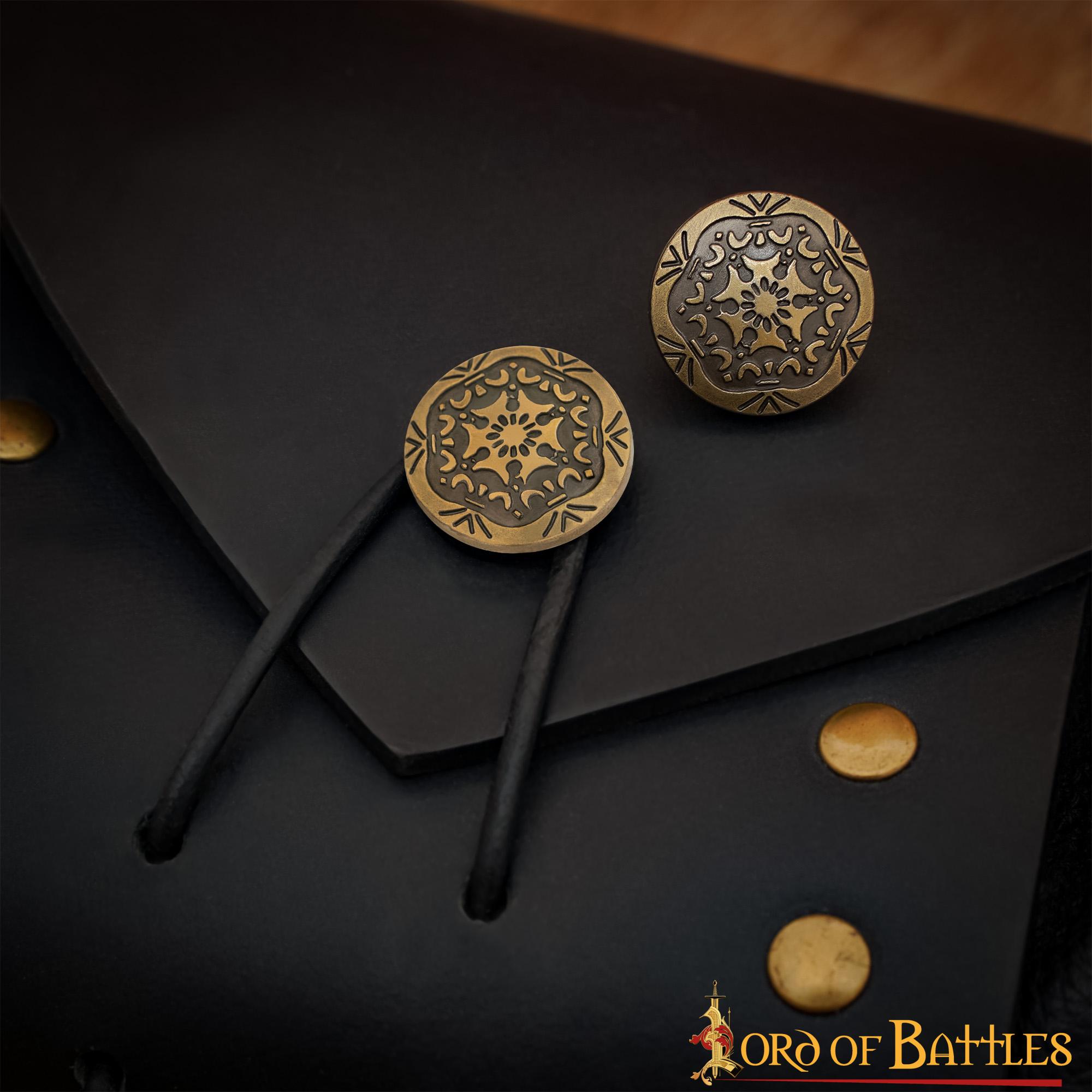 Imagen única de: Botón Decorativo de Latón con Motivo Floral Medieval - Cierre Trasero de Remache