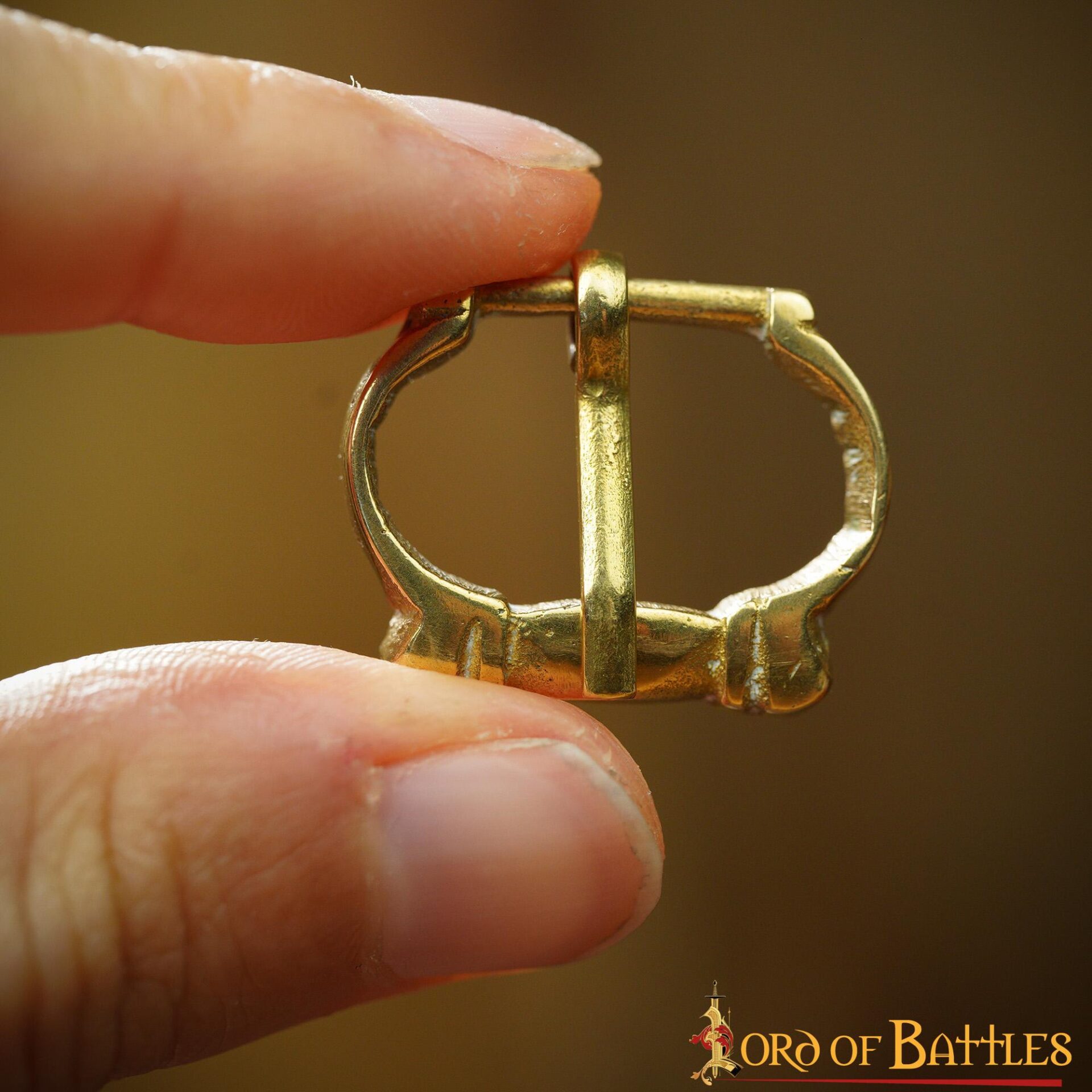 Imagen única de: Pequeñas Hebillas Medievales de Latón para Cinturón - Juego de 5 Piezas Acabadas a Mano (réplica de 1200-1400)