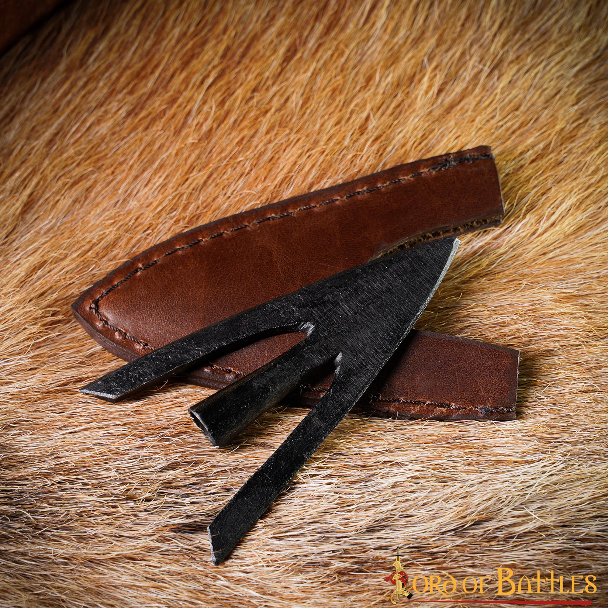 Imagen única de: Punta de Flecha Medieval de Caza de Cola de Golondrina con Vaina de Cuero Auténtico