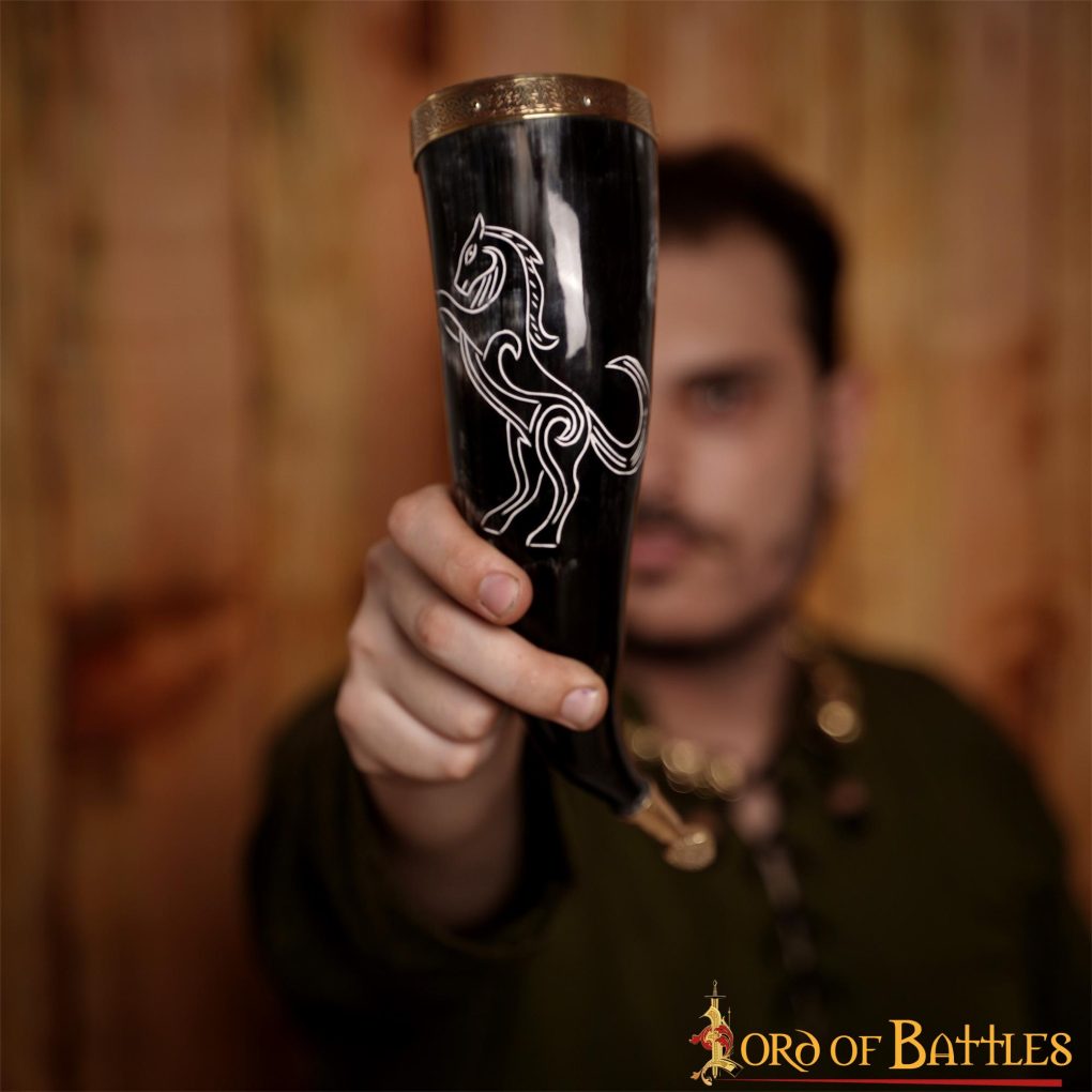 Imagen única de: Cuerno Medieval para Beber 300-350 Ml con Accesorios de Latón Macizo Puro Cuerno de Buey Auténtico