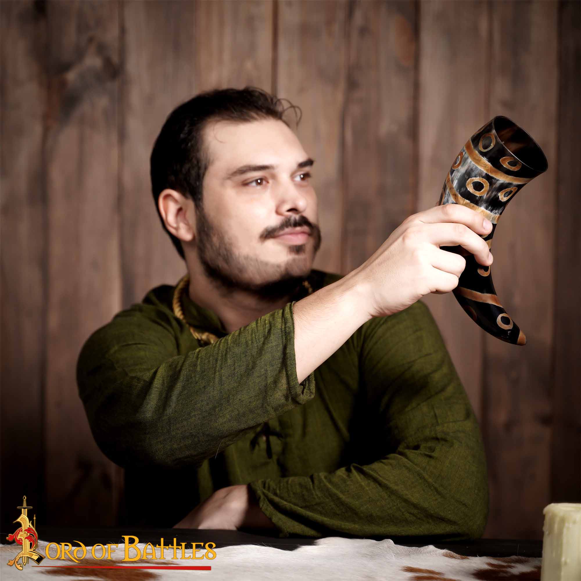 Imagen única de: Cuerno Medieval para Beber 400 - 500 Ml Cuerno de Buey Auténtico Hecho a Mano