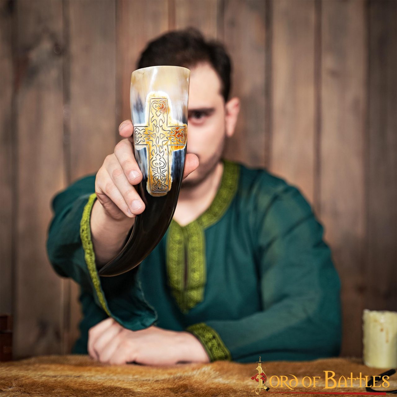 Imagen única de: La Cruz Celta Cuerno para Beber 400 - 500 Ml Hecho a Mano Cuerno de Buey Real