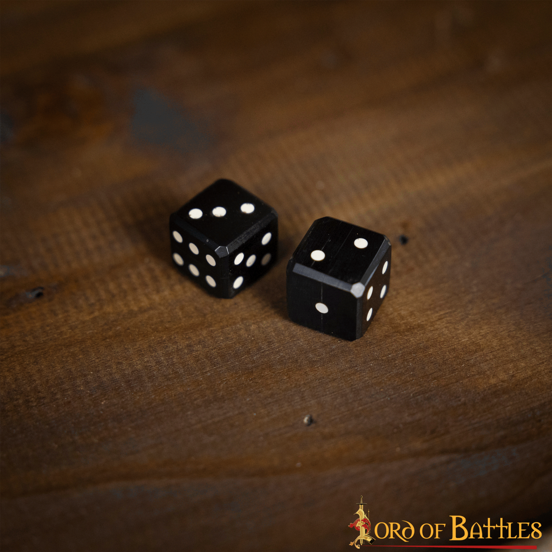 Imagen única de: Juego de Dados Artesanales de Cuerno de Búfalo - 6 Piezas | Dados Naturales para Juegos de Rol de Mesa, Coleccionismo y Juegos Históricos