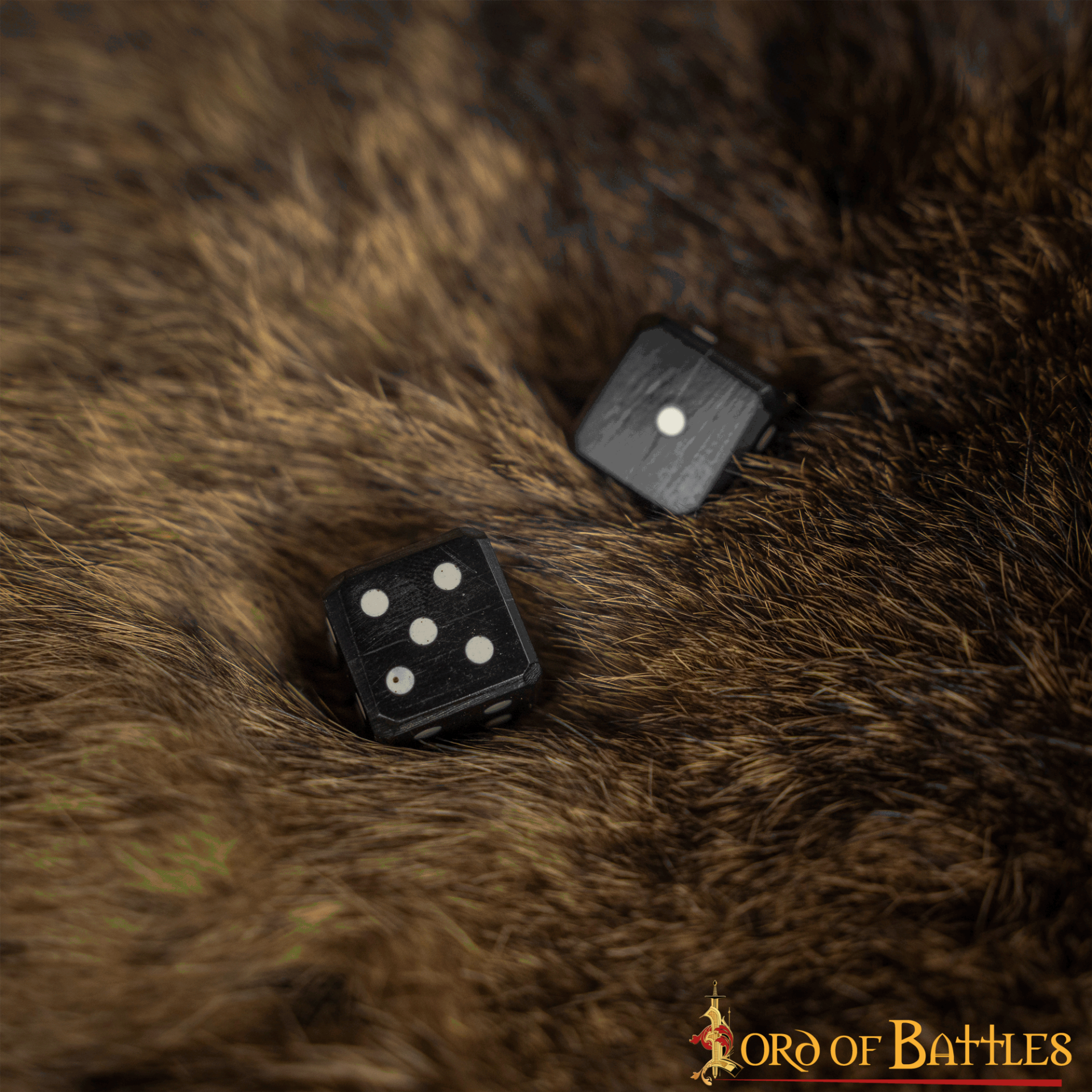 Imagen única de: Juego de Dados Artesanales de Cuerno de Búfalo - 6 Piezas | Dados Naturales para Juegos de Rol de Mesa, Coleccionismo y Juegos Históricos