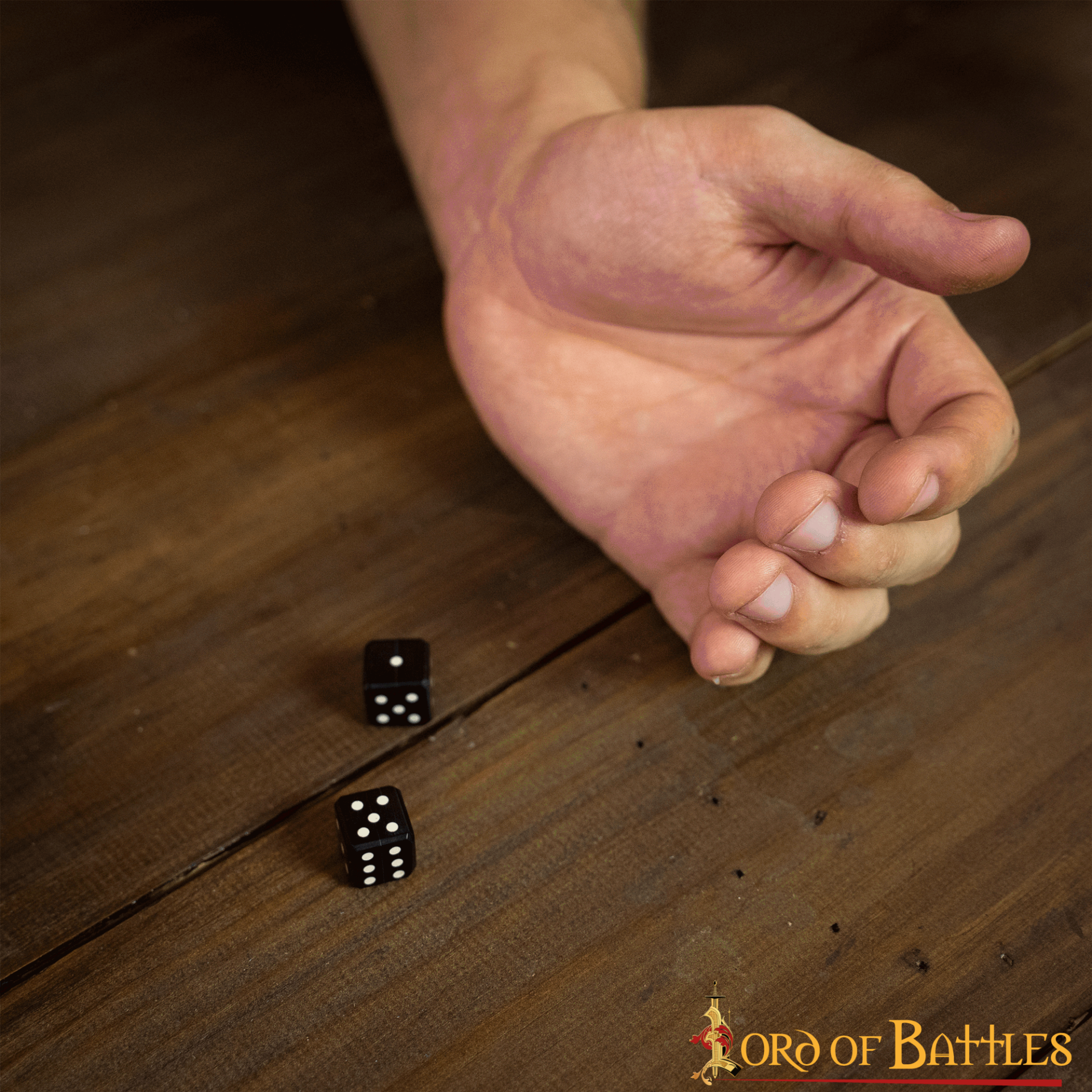 Imagen única de: Juego de Dados Artesanales de Cuerno de Búfalo - 6 Piezas | Dados Naturales para Juegos de Rol de Mesa, Coleccionismo y Juegos Históricos