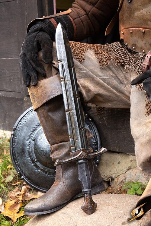 Imagen única de: Espada De Guardabosques Desgastada Por La Batalla