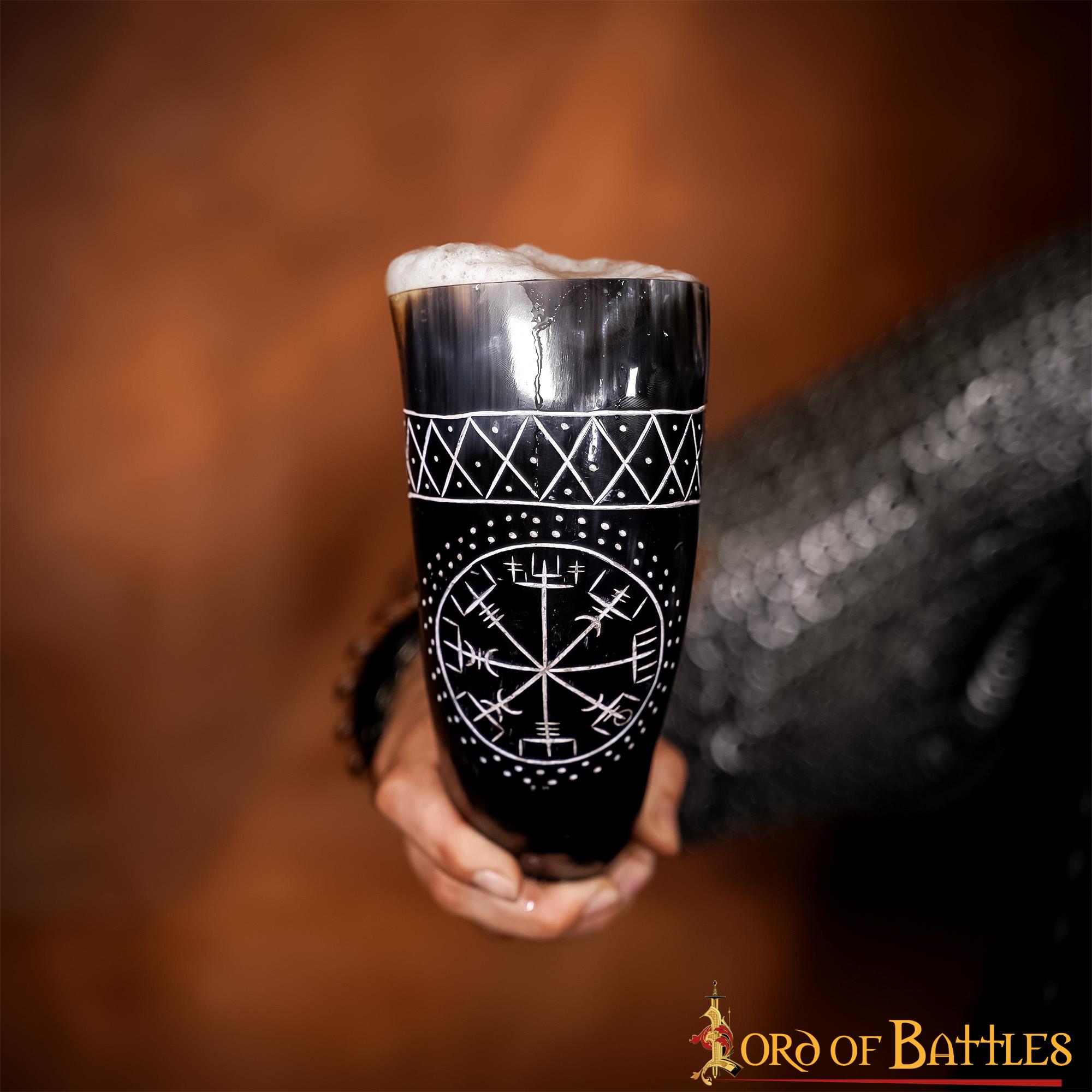 Imagen única de: El Cuerno para Beber Vegvisir 400 - 500 Ml Hecho a Mano con Auténtico Cuerno de Buey