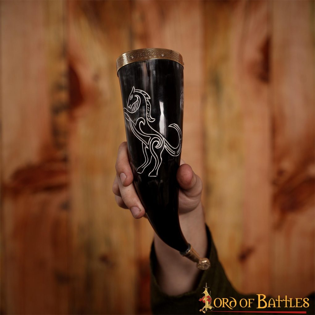 Imagen única de: Cuerno Medieval para Beber 300-350 Ml con Accesorios de Latón Macizo Puro Cuerno de Buey Auténtico