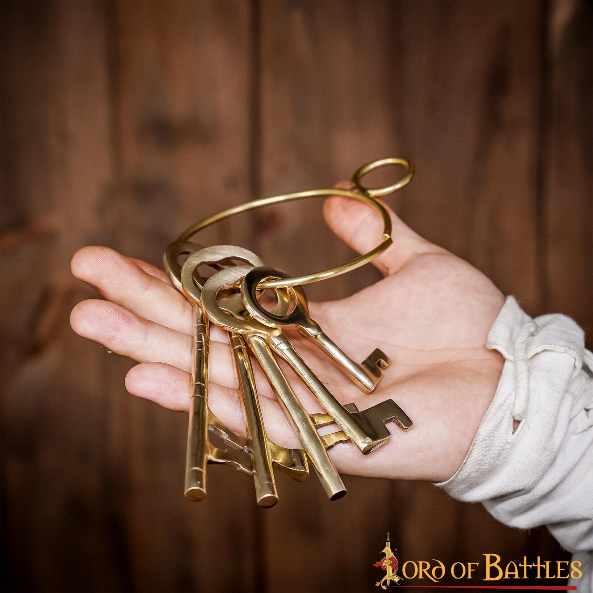 Imagen única de: Juego de Llaves Medievales de Latón para Mazmorras - Réplica Histórica de 5 Piezas para Decoración Pirata y Salas de Escape