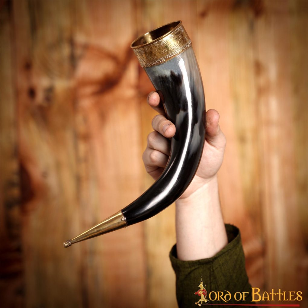 Imagen única de: Cuerno Medieval Vikingo para Beber con Accesorios de Latón Puro Cuerno de Buey Auténtico Hecho a Mano