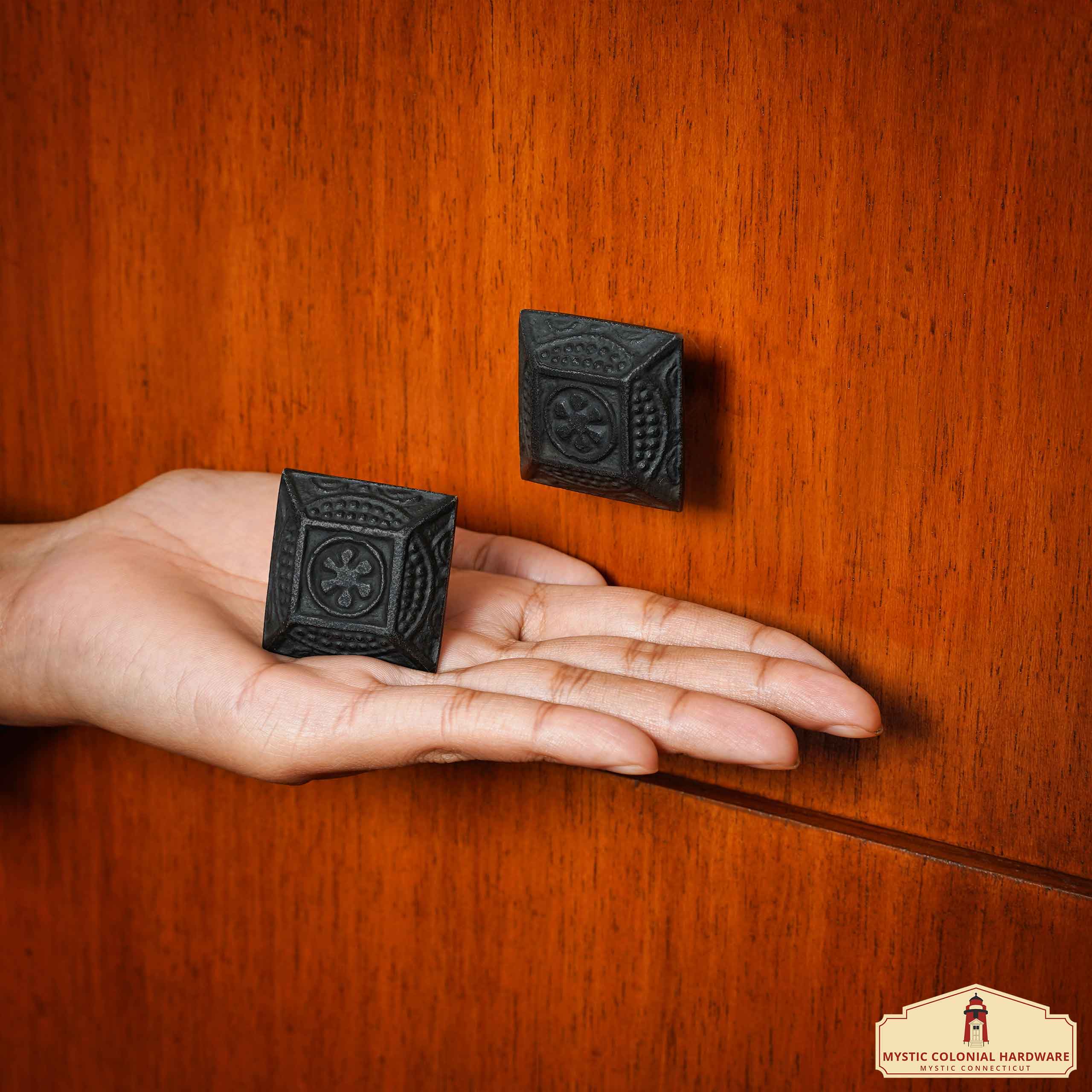 Imagen única de: Tirador de Pomo de Armario de Hierro Forjado a Mano - Lote de 4