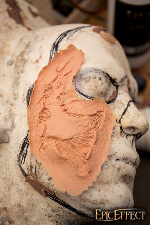 Imagen única de: Pómulo Zombi Expuesto