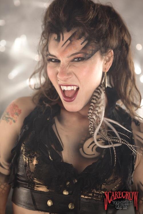 Imagen única de: Colmillos De Vampiro Espantapájaros - Pequeños