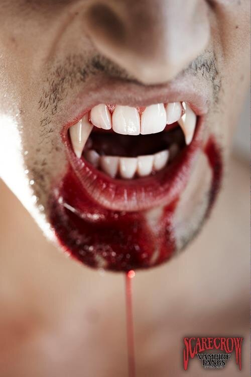 Imagen única de: Espantapájaros Vampiro Colmillos - Sabres