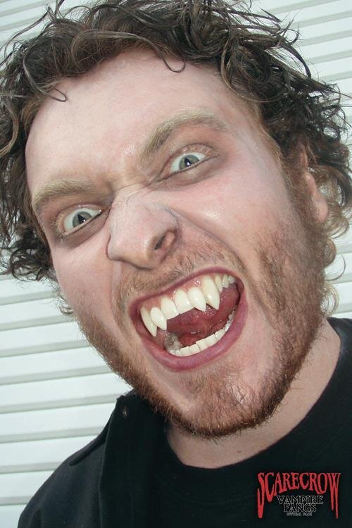 Imagen única de: Espantapájaros Colmillos De Hombre Lobo