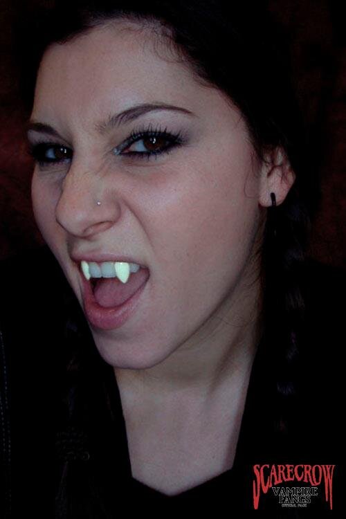 Imagen única de: Colmillos De Vampiro Espantapájaros - Pequeños