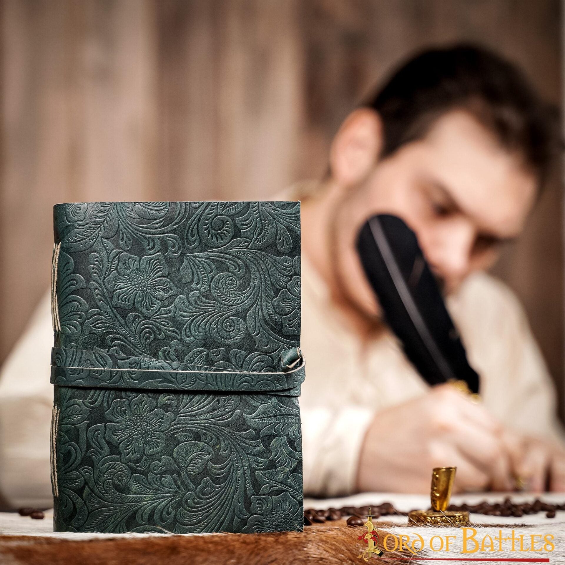 Imagen única de: Diario Medieval de Cuero con Papel Antiguo -verde - Diario Hecho a Mano