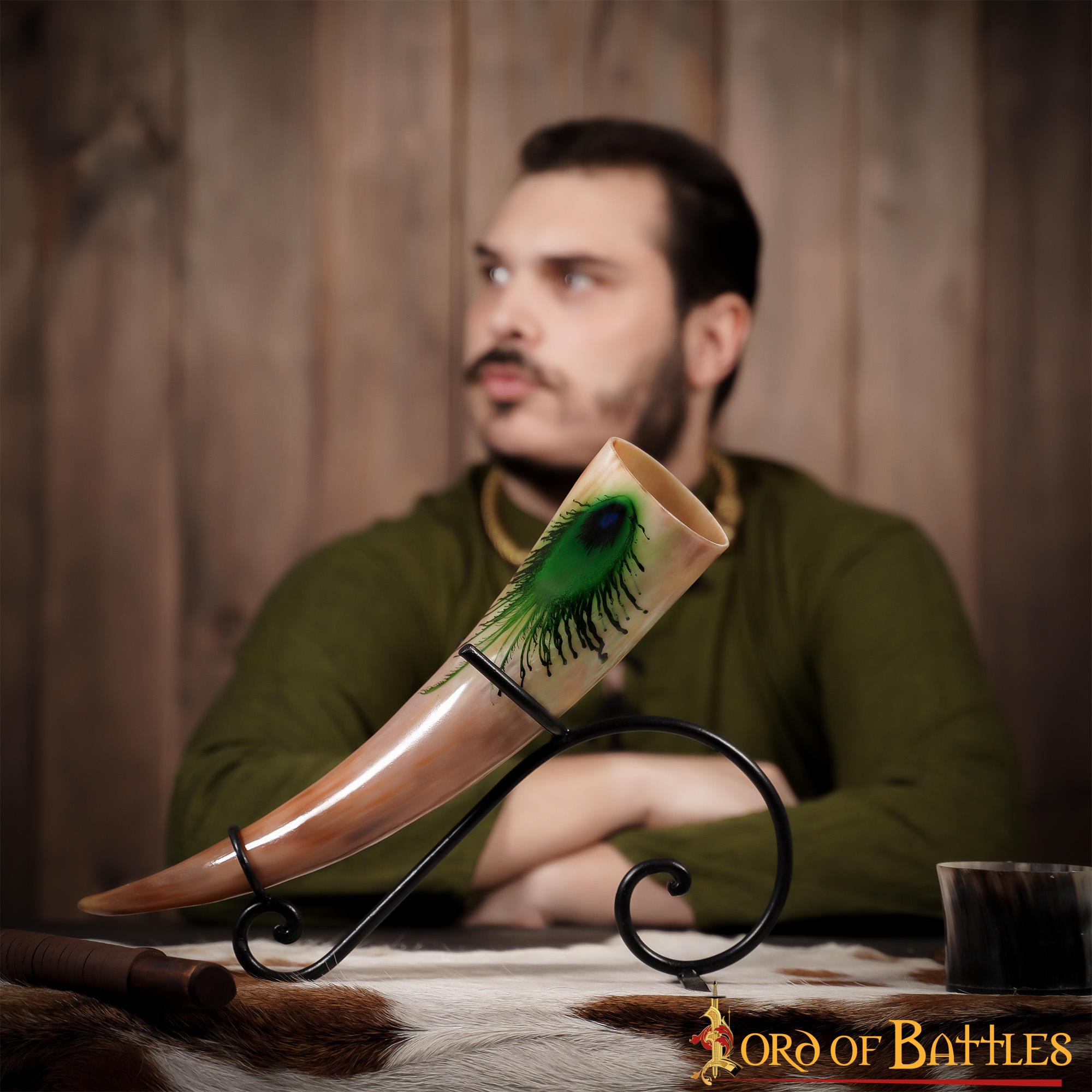 Imagen única de: "la Pluma Mística" Cuerno para Beber 500 - 600 Ml Cuerno de Buey Auténtico Hecho a Mano - Descatalogado