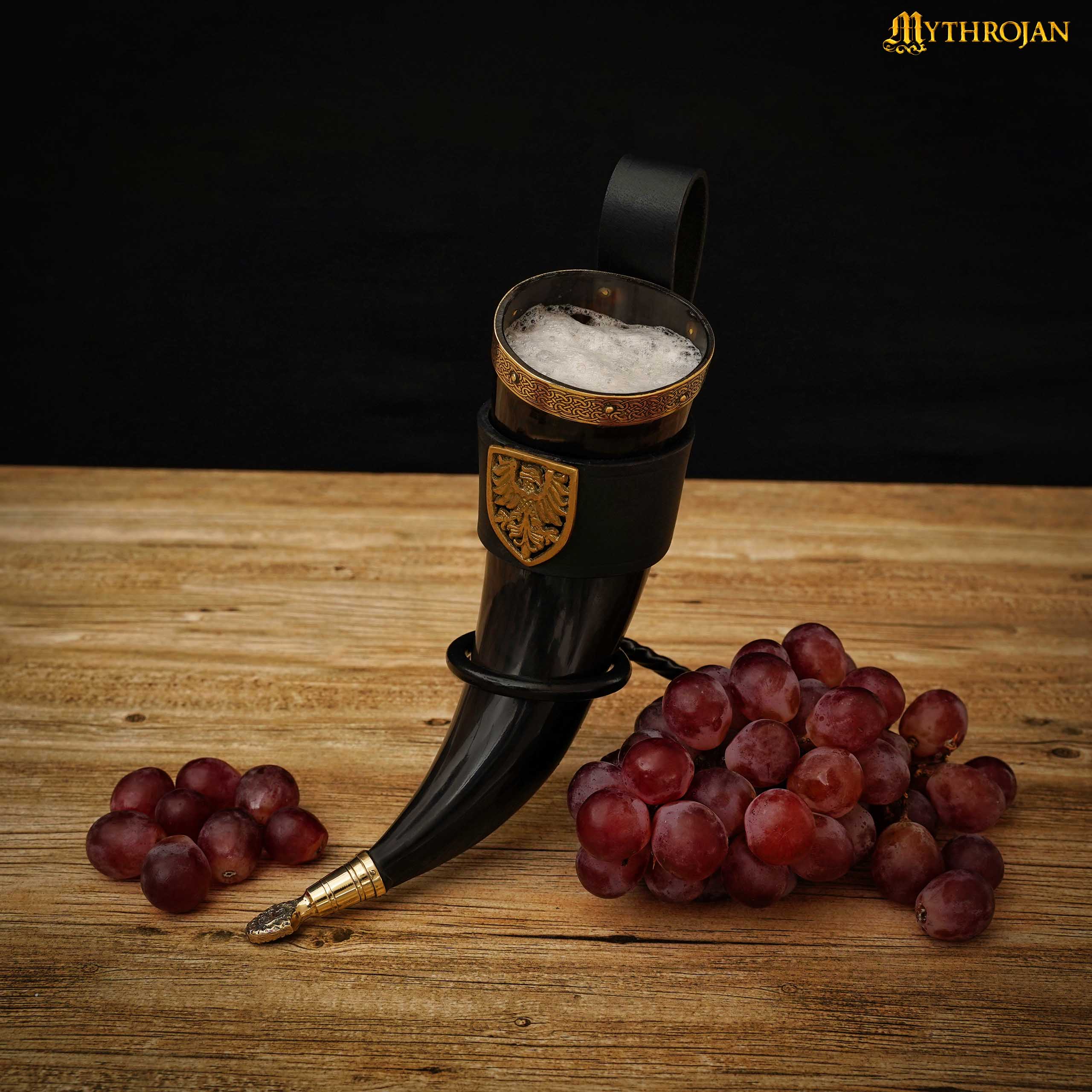 Imagen única de: Mythrojan The Tournament Champion - 350 Ml Viking Drinking Horn con Soporte de Cuero Negro