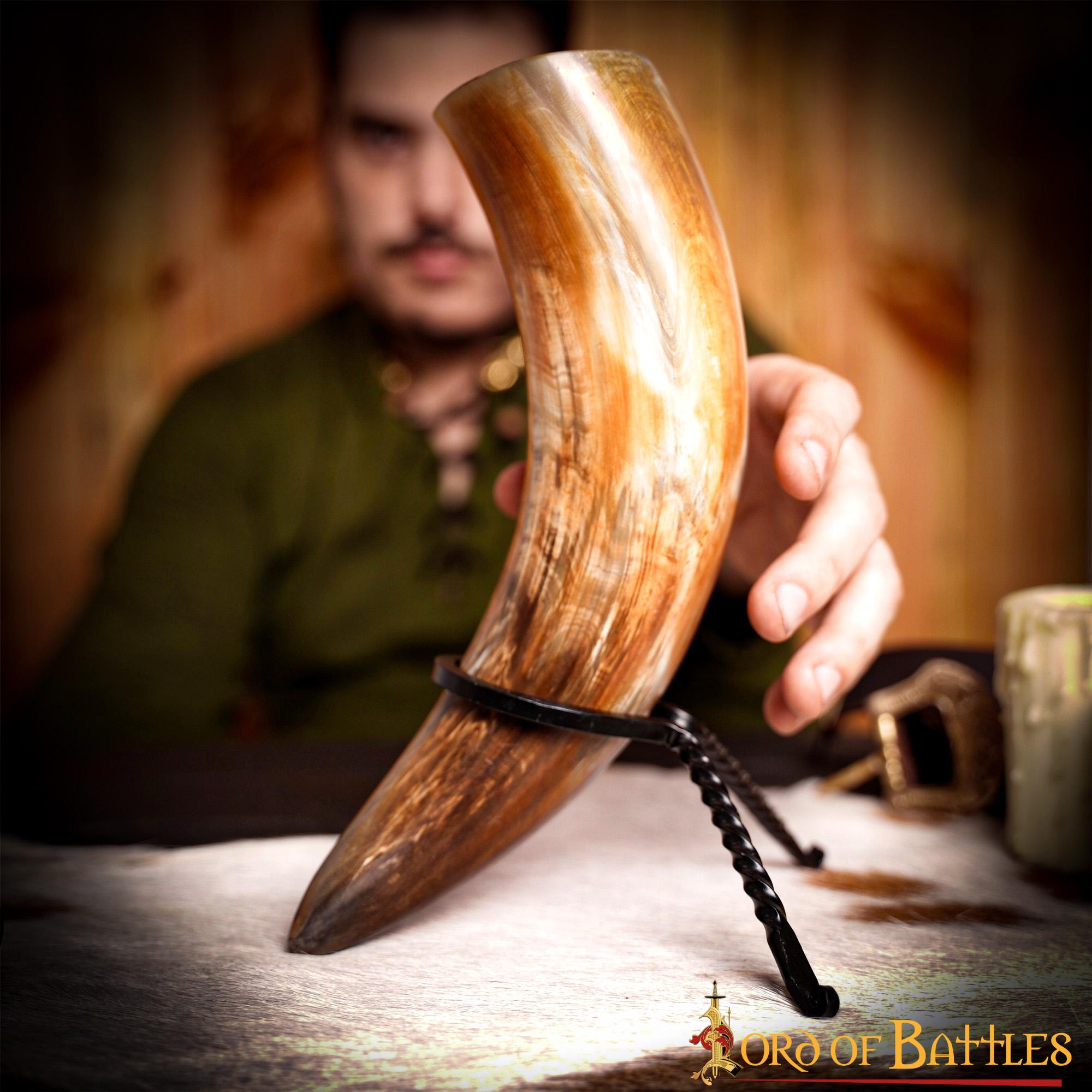 Imagen única de: Soporte Medieval de Hierro Forjado para Cuernos de Beber - Soporte para Cuernos Forjado a Mano con Acabado de Aceite Ennegrecido