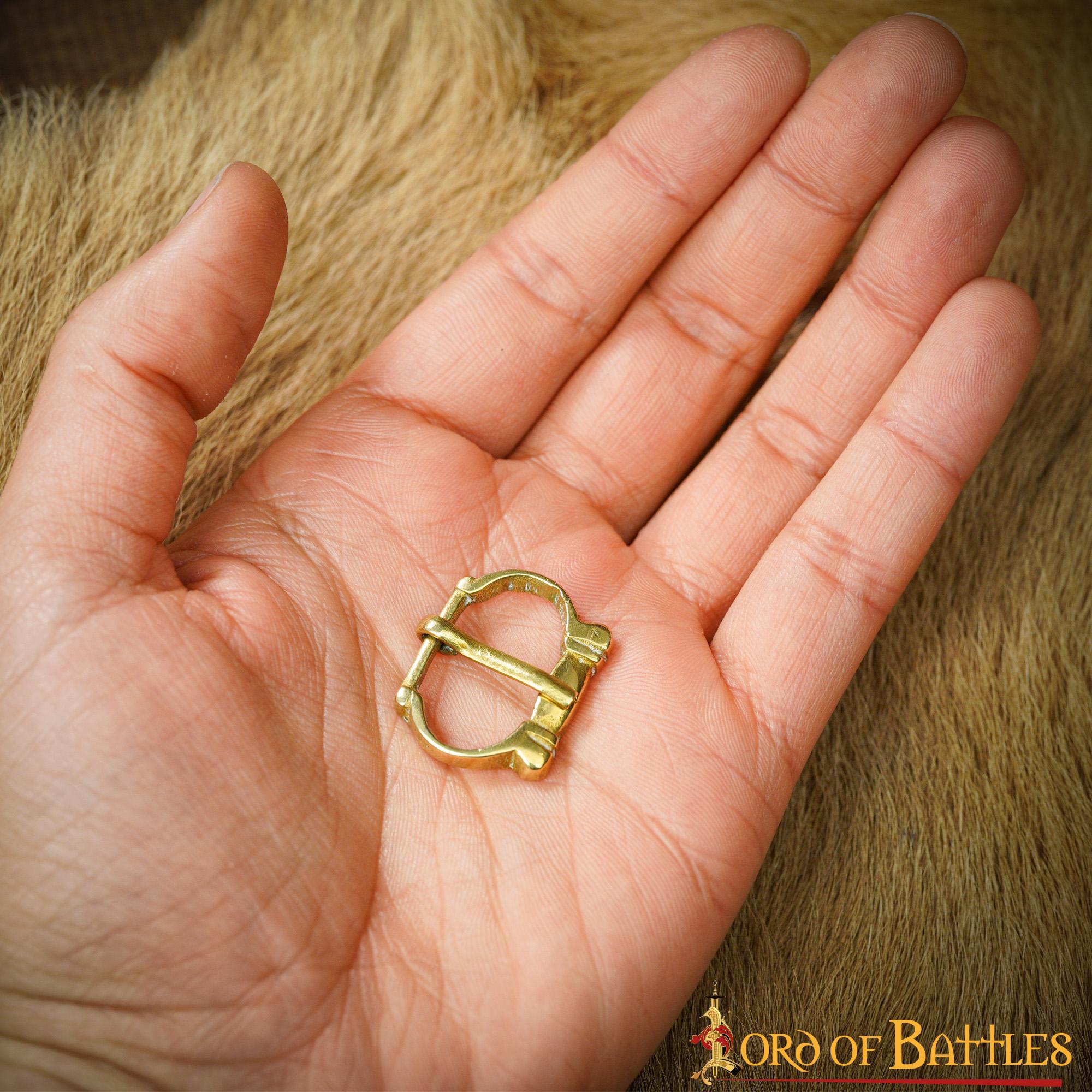 Imagen única de: Pequeñas Hebillas Medievales de Latón para Cinturón - Juego de 5 Piezas Acabadas a Mano (réplica de 1200-1400)