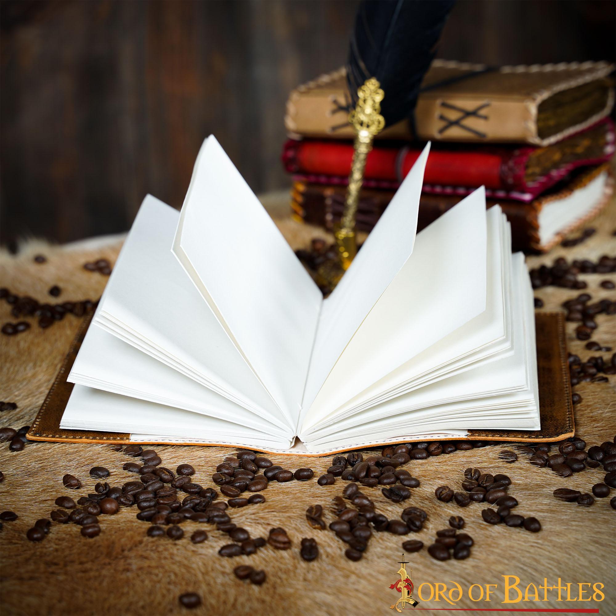 Imagen única de: Diario Medieval de Piel Auténtica Hecho a Mano con Diseño Celta en Espiral