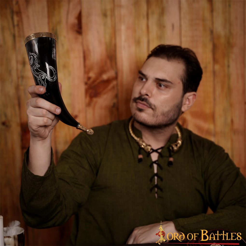 Imagen única de: Cuerno Medieval para Beber 300-350 Ml con Accesorios de Latón Macizo Puro Cuerno de Buey Auténtico