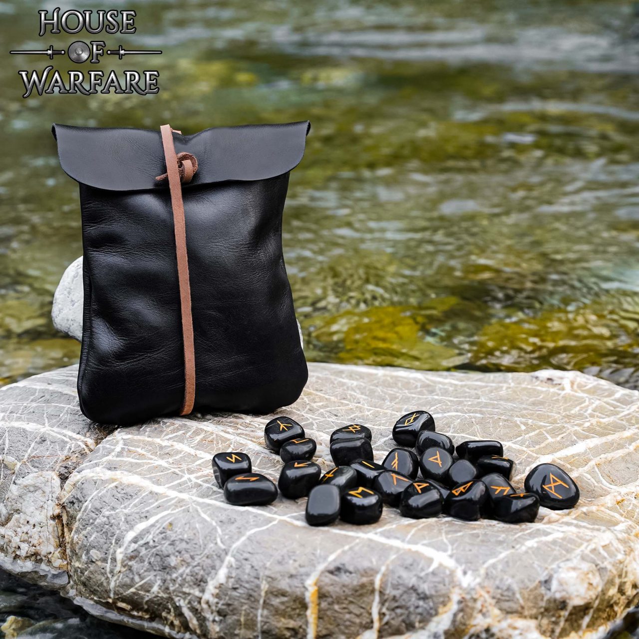 Imagen única de: Juego de Piedras Rúnicas Vikingas con Estuche de Cuero Negro - Adivinación y Estrategia Nórdica