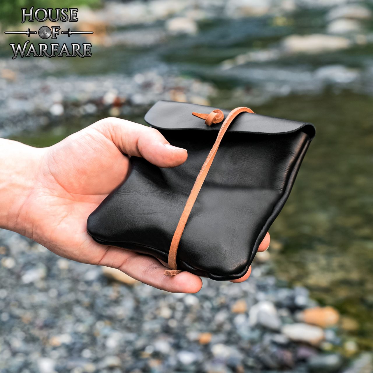 Imagen única de: Juego de Piedras Rúnicas Vikingas con Estuche de Cuero Negro - Adivinación y Estrategia Nórdica