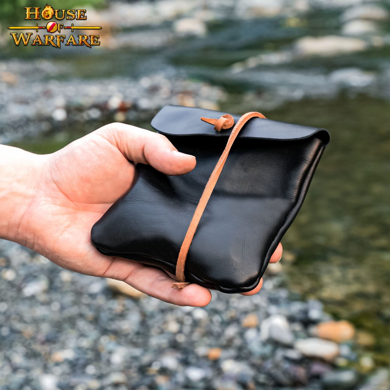 Imagen única de: Juego de Piedras Rúnicas Vikingas con Estuche de Cuero Negro - Adivinación y Estrategia Nórdica