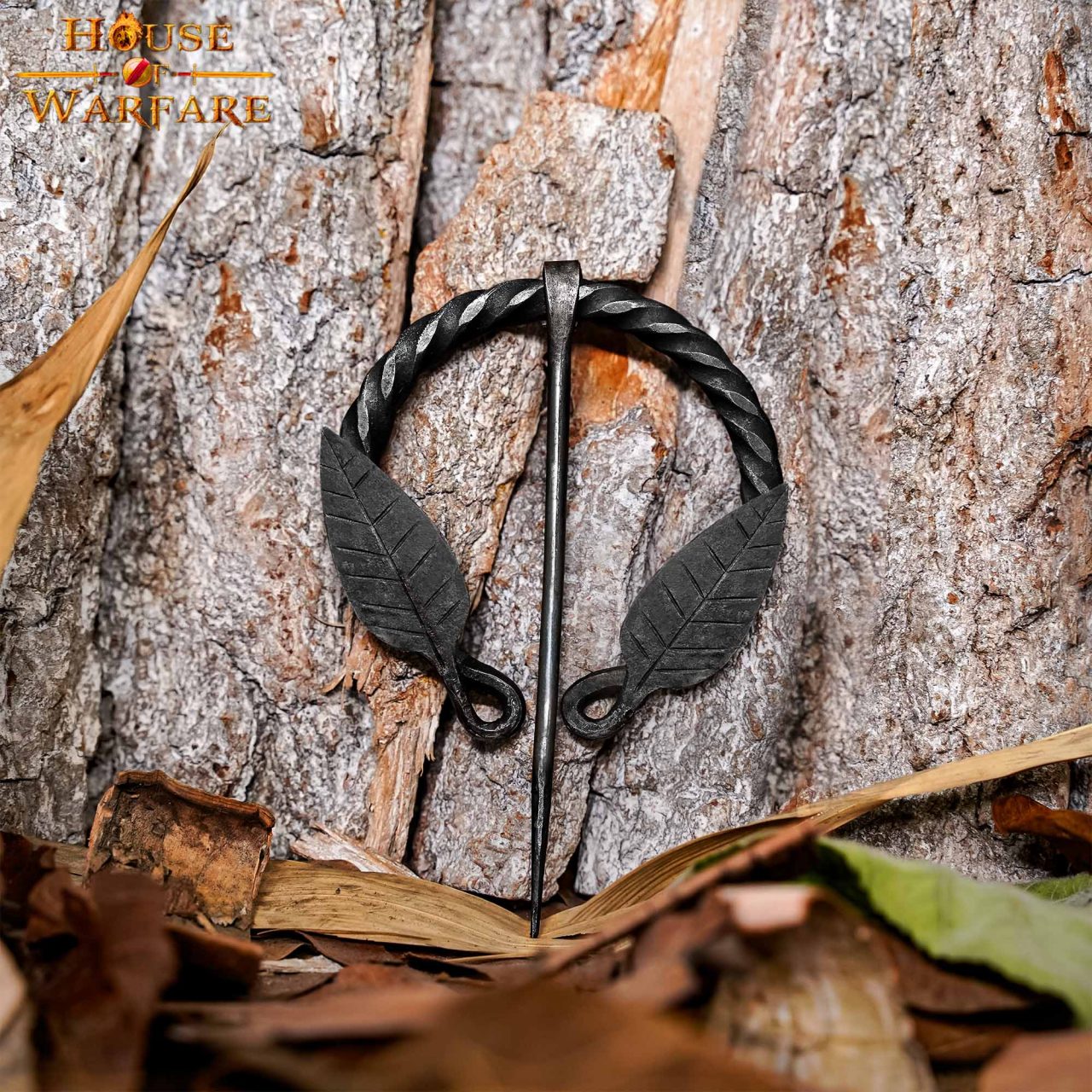 Imagen única de: Alfiler de Capa Medieval de Hierro Forjado a Mano con Motivo de Hojas - Broche de Fíbula Estilo Vikingo