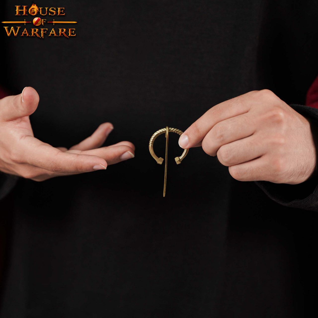 Imagen única de: Fíbula Penannular Medieval de Latón - Alfiler Pequeño de Capa para Broche de Traje Histórico y Vikingo