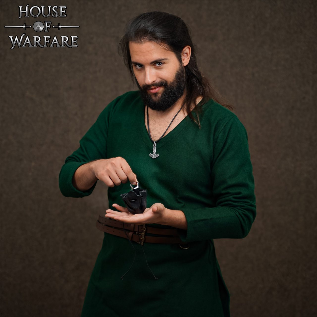 Imagen única de: Monedero Pequeño de Cuero - Bolsita Artesanal Negra con Cordón para Monedas, Dados, Joyas