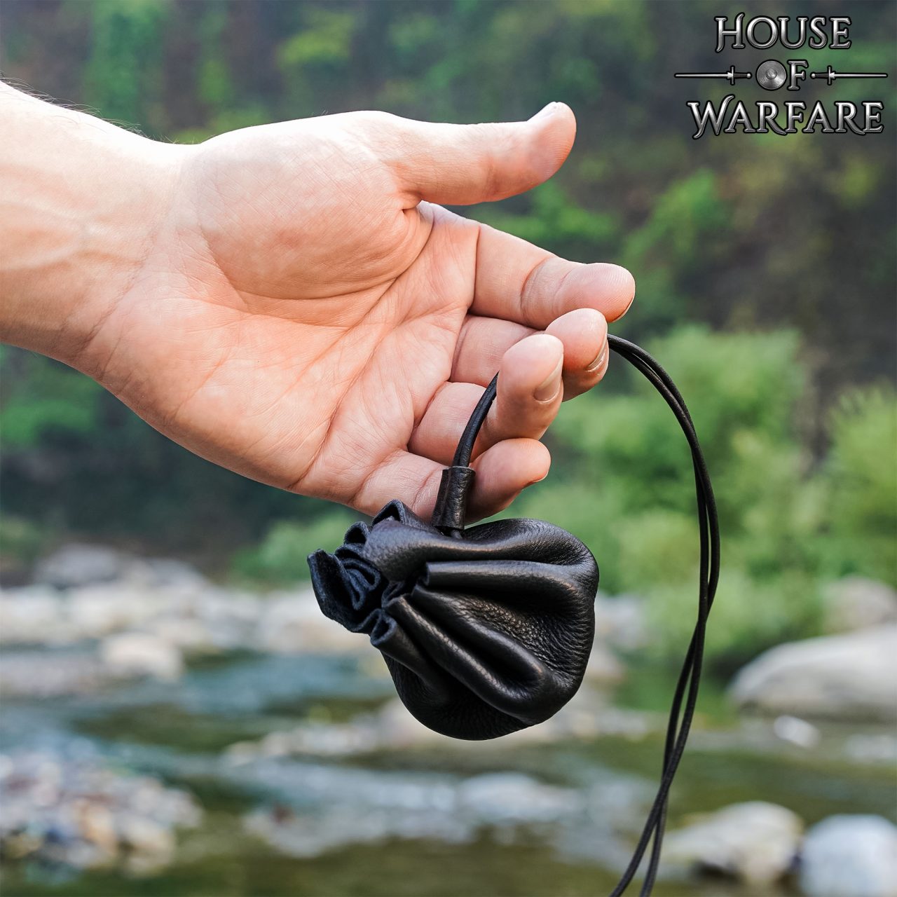 Imagen única de: Monedero Pequeño de Cuero - Bolsita Artesanal Negra con Cordón para Monedas, Dados, Joyas