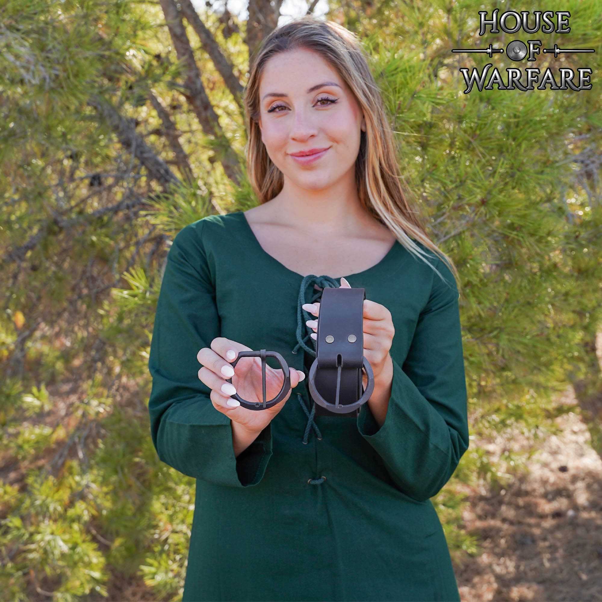 Imagen única de: Hebilla Medieval Forjada a Mano para Cinturones Medievales de Fantasía