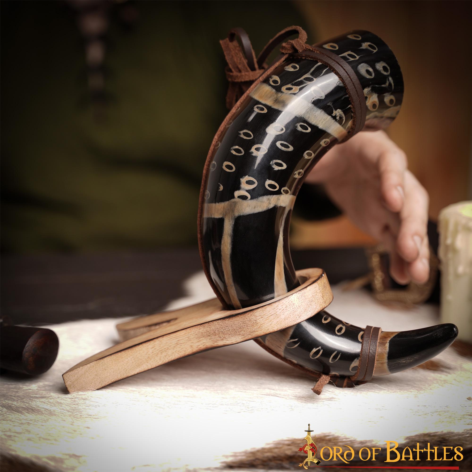 Imagen única de: Cuerno Medieval para Beber 400 - 500 Ml con Cuerda de Cuero Hecho a Mano Verdadero Cuerno de Buey