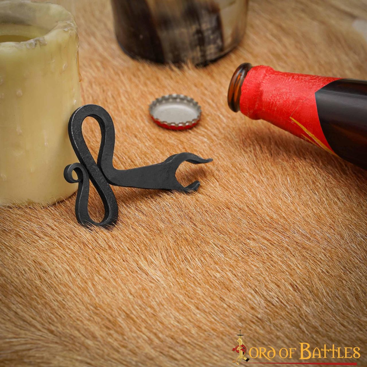 Imagen única de: Abrebotellas Medieval de Hierro Forjado a Mano - Forma de Voluta Retorcida de Herrero