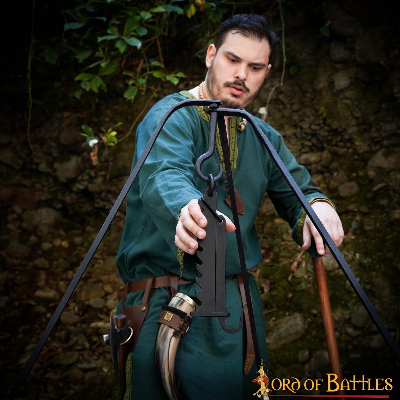 Imagen única de: Hervidor Medieval de Hierro Forjado a Mano Sierra de Campamento Funcional