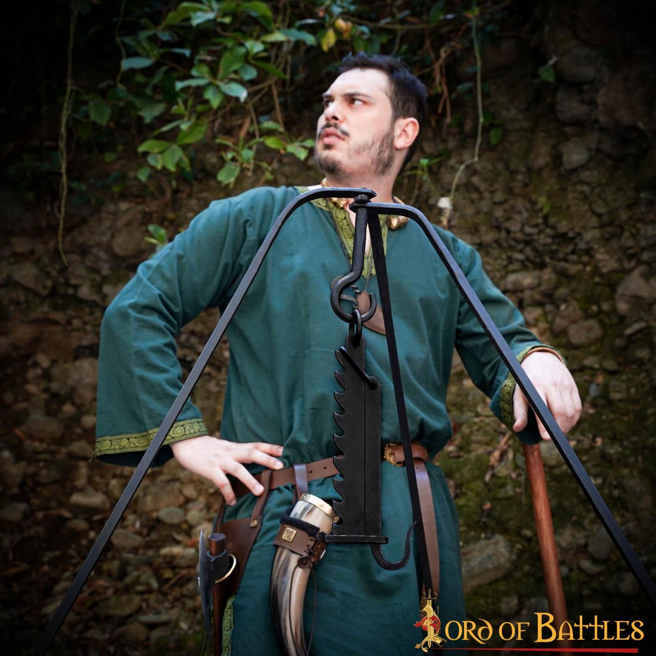 Imagen única de: Hervidor Medieval de Hierro Forjado a Mano Sierra de Campamento Funcional