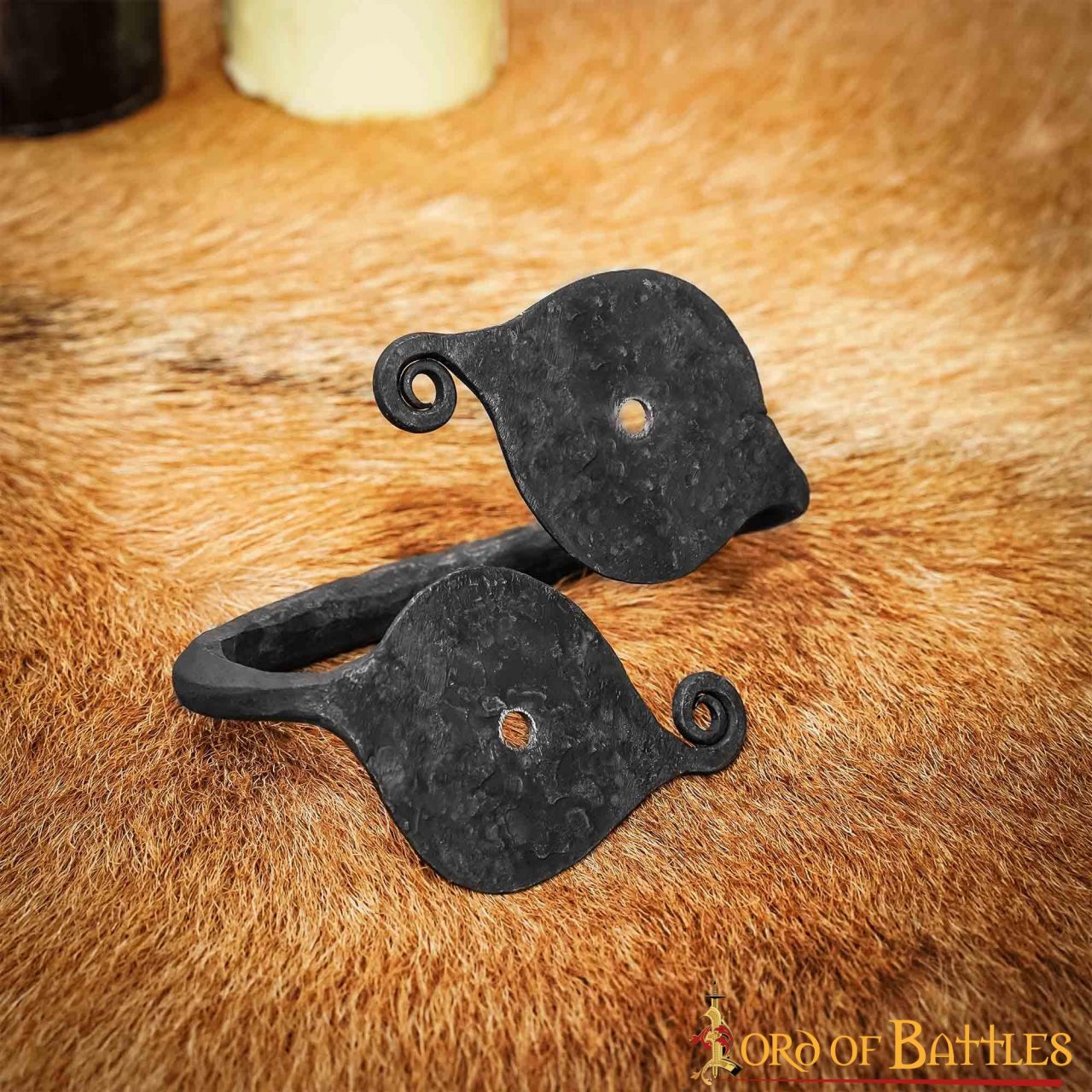 Imagen única de: Asa de Cofre de Hierro Forjado a Mano - Acabado Rústico Negro Petróleo - Asa de Cofre de Estilo Medieval