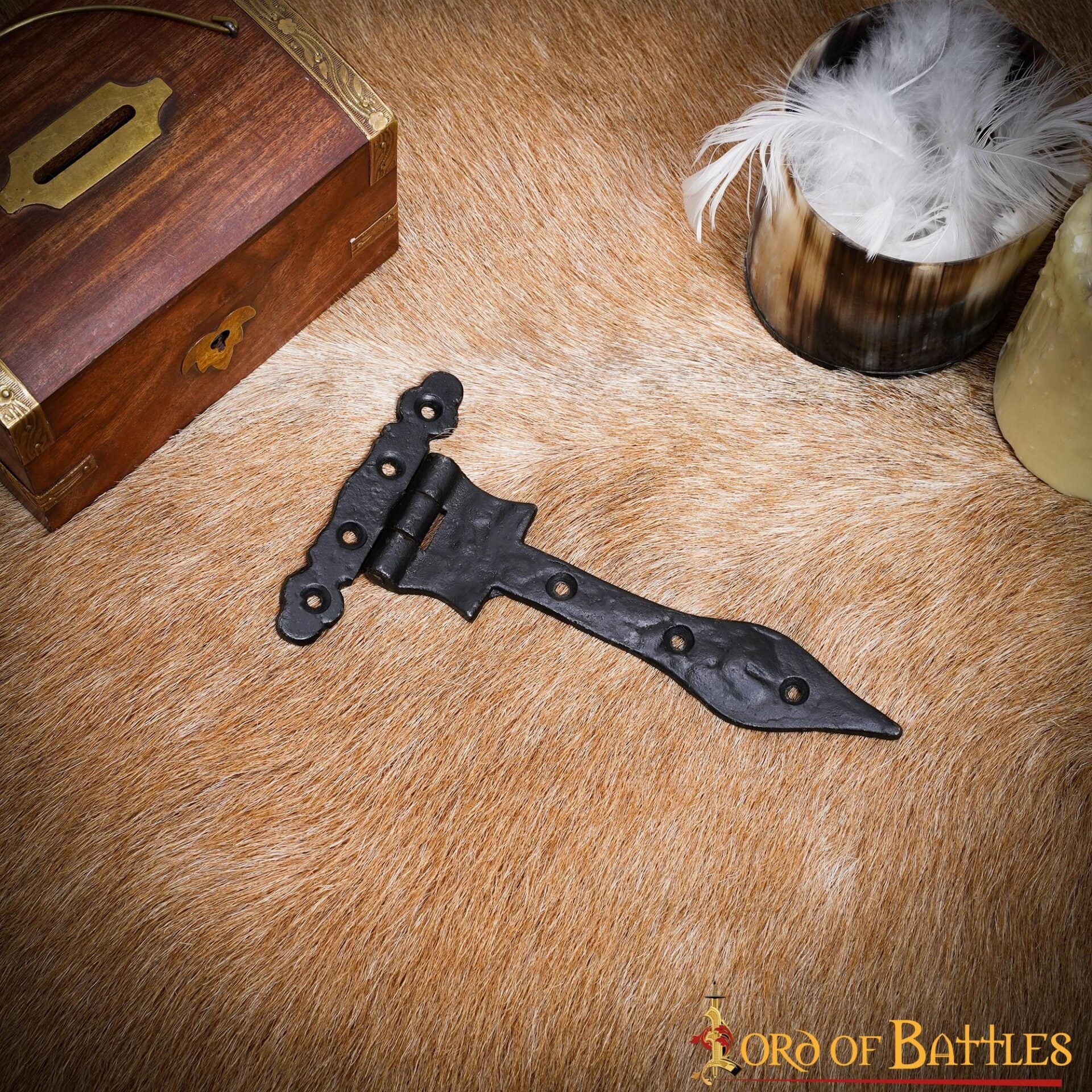 Imagen única de: Bisagra Medieval en T de Hierro Forjado a Mano con Punta de Lanza - Bisagra Rústica con Correa Negra para Puertas de Granero, Cofres, Armarios y Puertas