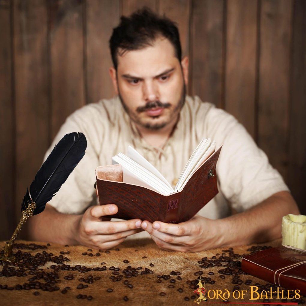 Imagen única de: Diario Medieval de Cuero "el Árbol de la Vida" - Diario Artesanal con Cerradura de Latón