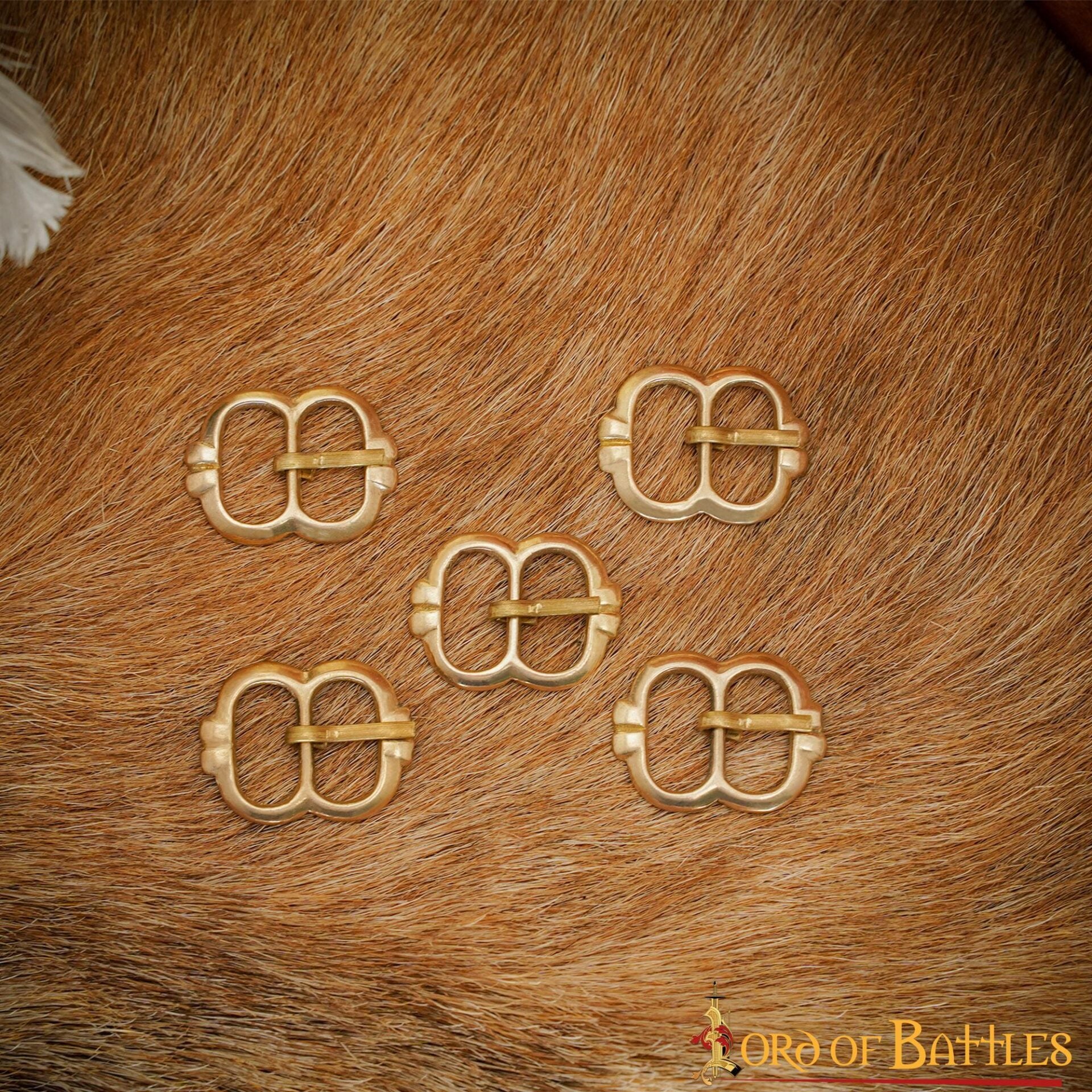 Imagen única de: Juego de 5 Hebillas Medievales de Latón para Cinturón - Pequeños Cierres de Correa Decorativos para Ropa Histórica y Marroquinería