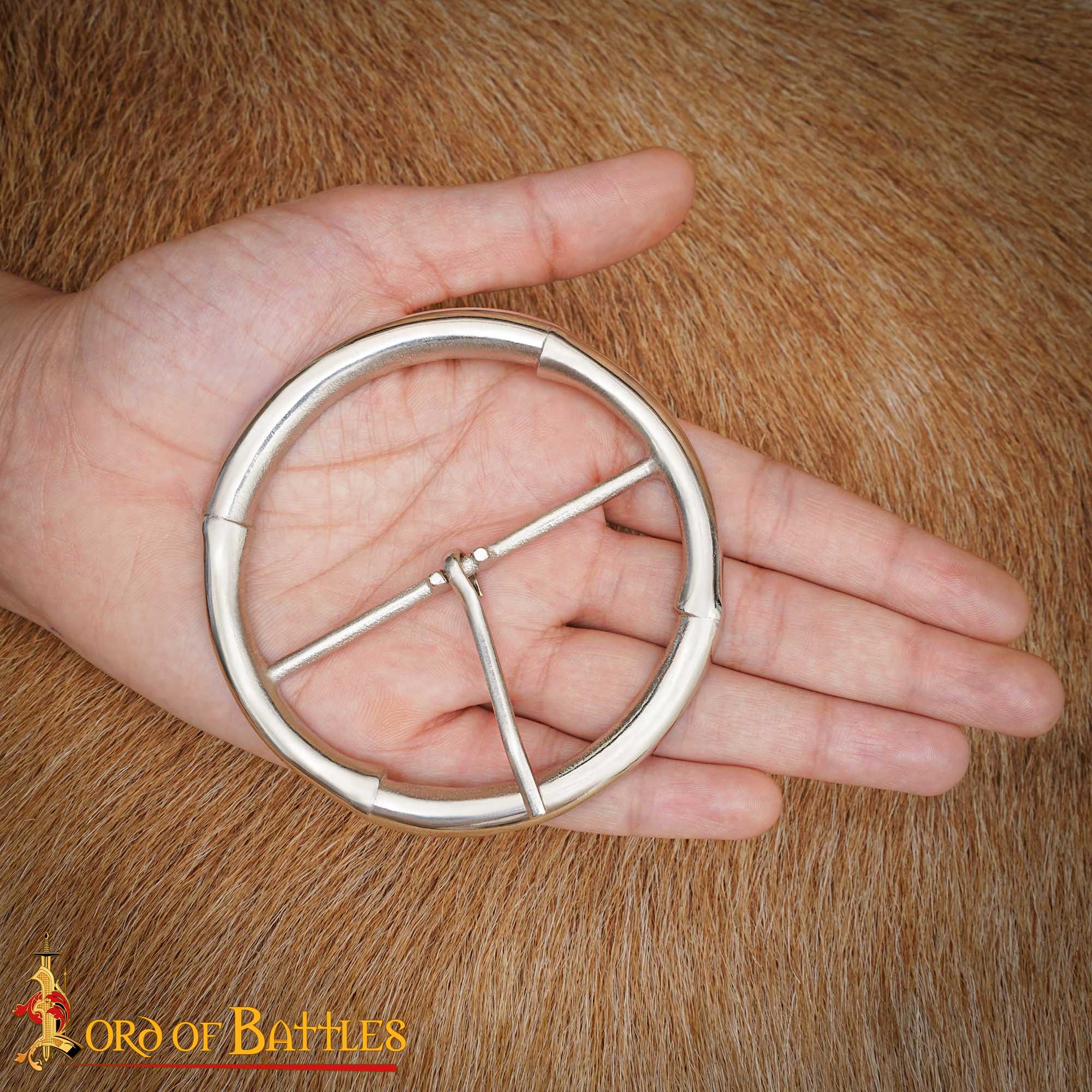 Imagen única de: Hebilla Medieval Redonda de Acero 3,25 Pulgadas