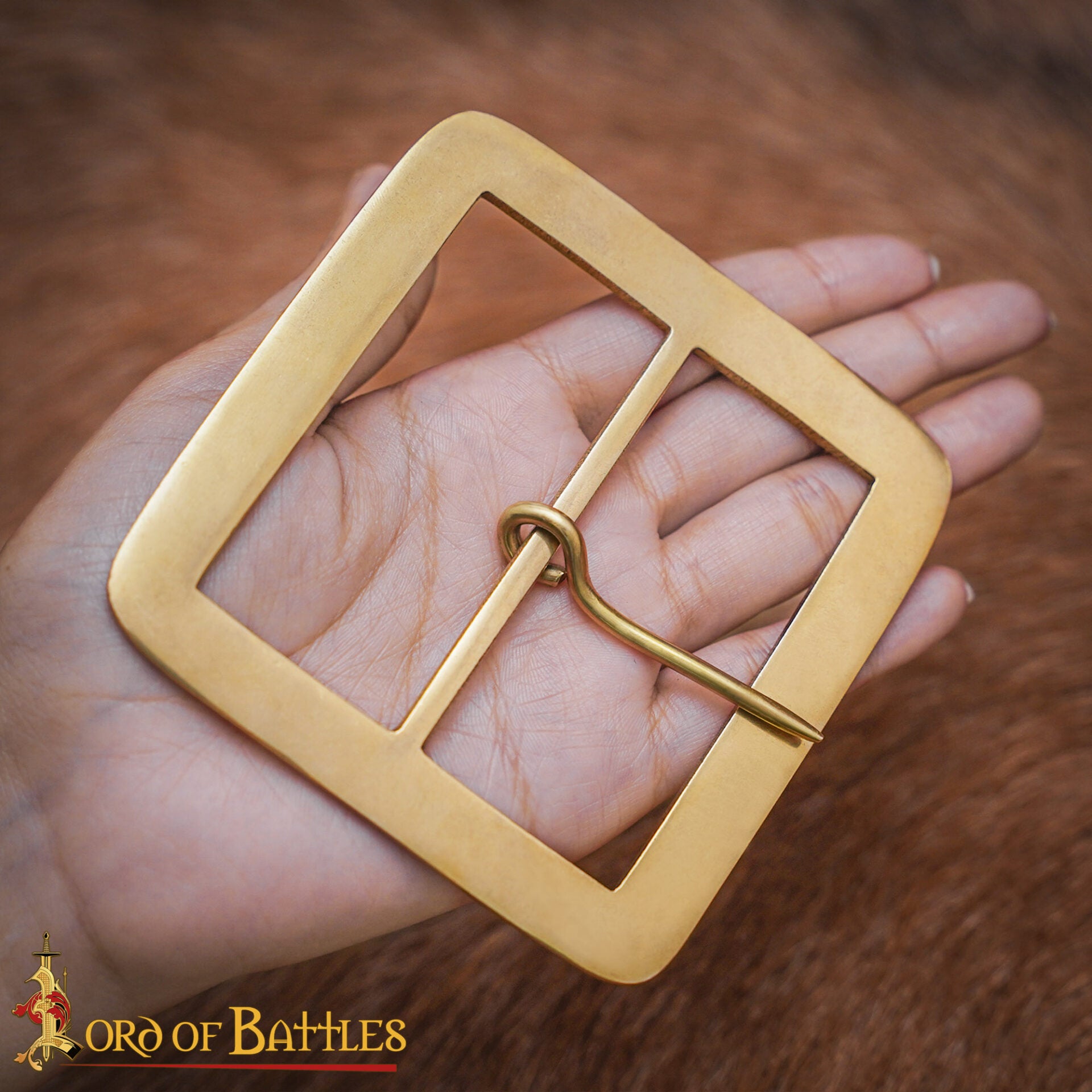 Imagen única de: Hebilla Cuadrada Medieval de Latón Macizo - 3.6" para Cinturones Anchos de Cuero y Accesorios de Disfraces